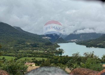 Vista delle montagne - Trilocale Via Roma
 
Snc, Barrea - foto 33