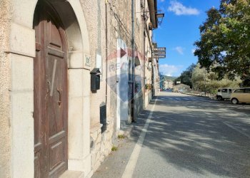 Edificio all\'aperto - Appartamento Via Benedetto Virgilio
191, Villetta Barrea - foto 3