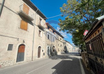 Edificio all\'aperto - Appartamento Via Benedetto Virgilio
191, Villetta Barrea - foto 9