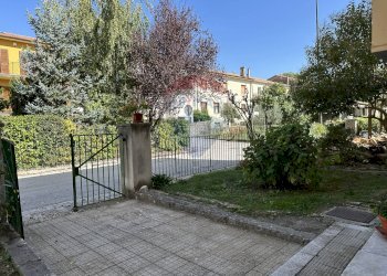 Edificio all\'aperto - Quadrilocale Via Giuseppe Mazzini
 
1, Rocchetta a Volturno - foto 5