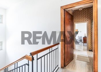 Hall / corridoio - Four-room apartment Via Giuseppe Mazzini
 
1, Rocchetta a Volturno - photo 3