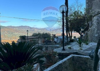 Edificio all\'aperto - Casa semi indipendente Via Scesa dei tigli
 
1, Montaquila - foto 13