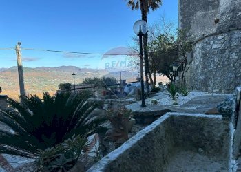 Edificio all\'aperto - Casa semi indipendente Via Scesa dei tigli
 
1, Montaquila - foto 14