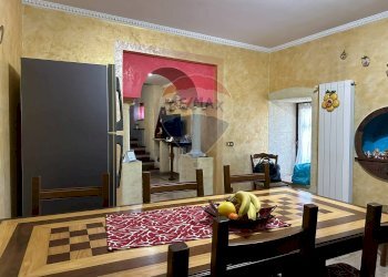 Sala da pranzo - Casa semi indipendente Via Scesa dei tigli
 
1, Montaquila - foto 55