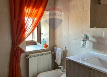 Bagno - Casa semi indipendente Via Scesa dei tigli
 
1, Montaquila - foto 88