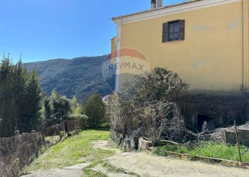 Vista delle montagne - Casa semi indipendente Via Isernia
 
snc, Colli a Volturno - foto 105