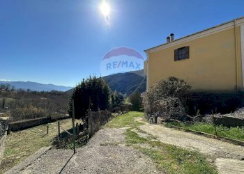 Vista delle montagne - Casa semi indipendente Via Isernia
 
snc, Colli a Volturno - foto 4