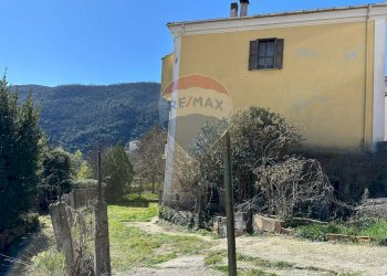 Vista delle montagne - Casa semi indipendente Via Isernia
 
snc, Colli a Volturno - foto 107