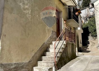 Scale - Casa indipendente Mazzini
 
47, Pizzone - foto 9