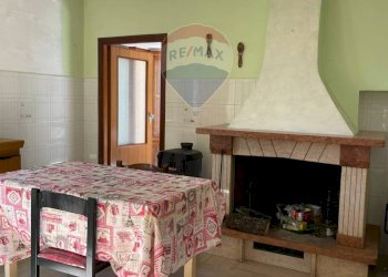 Sala da pranzo - Casa indipendente Mazzini
 
47, Pizzone - foto 18