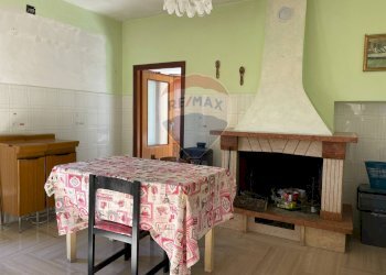 Sala da pranzo - Casa indipendente Mazzini
 
47, Pizzone - foto 19