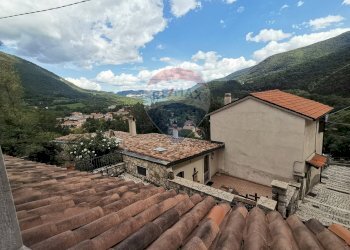 Vista delle montagne - Quadrilocale Via Castello
 
22, Villetta Barrea - foto 12