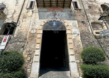 Edificio all\'aperto - Appartamento Via Ercole
 
13, Fornelli - foto 1