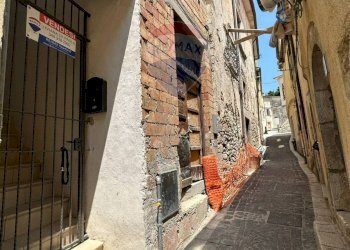 Edificio all\'aperto - Appartamento Via Ercole
 
13, Fornelli - foto 54