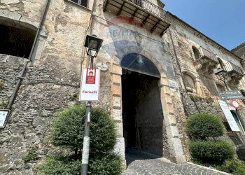 Edificio all\'aperto - Appartamento Via Ercole
 
13, Fornelli - foto 61