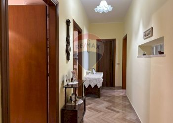 Hall / corridoio - Casa indipendente Corso Garibaldi
 
76, Montaquila - foto 31