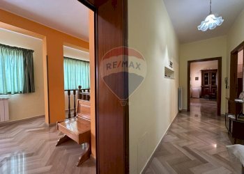 Hall / corridoio - Casa indipendente Corso Garibaldi
 
76, Montaquila - foto 43