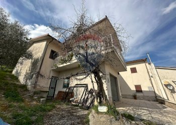 Casa all\'aperto - Casa indipendente Corso Garibaldi
 
76, Montaquila - foto 98