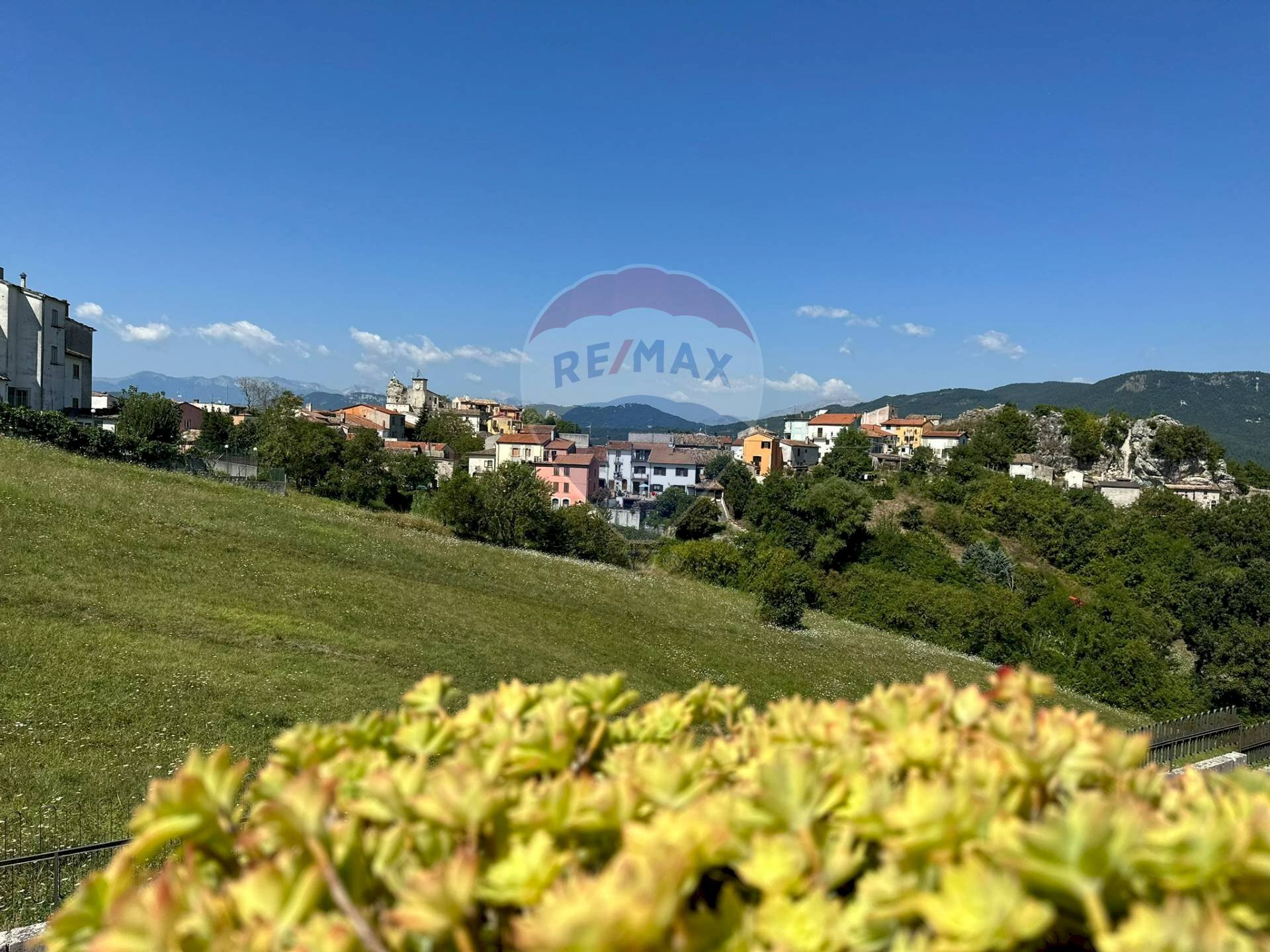 Vista delle montagne - Appartamento Via Cesare Battisti
 
4, Roccasicura - foto 2