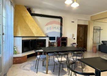 Sala da pranzo - Appartamento Via Cesare Battisti
 
4, Roccasicura - foto 10