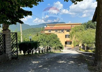 Vista delle montagne - Appartamento Via Cesare Battisti
 
4, Roccasicura - foto 87