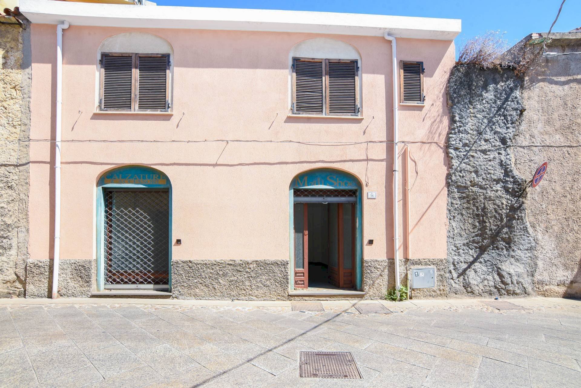 Foto 1 - Negozio Via Roma
 
38, Nuoro - foto 1