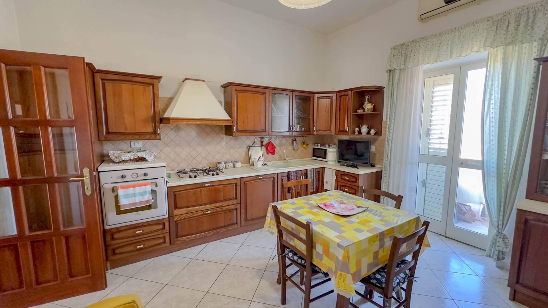 Foto 1 - Trilocale Via Nazionale
 
22, Oliena - foto 1