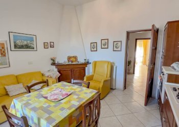 Foto 4 - Trilocale Via Nazionale
 
22, Oliena - foto 4