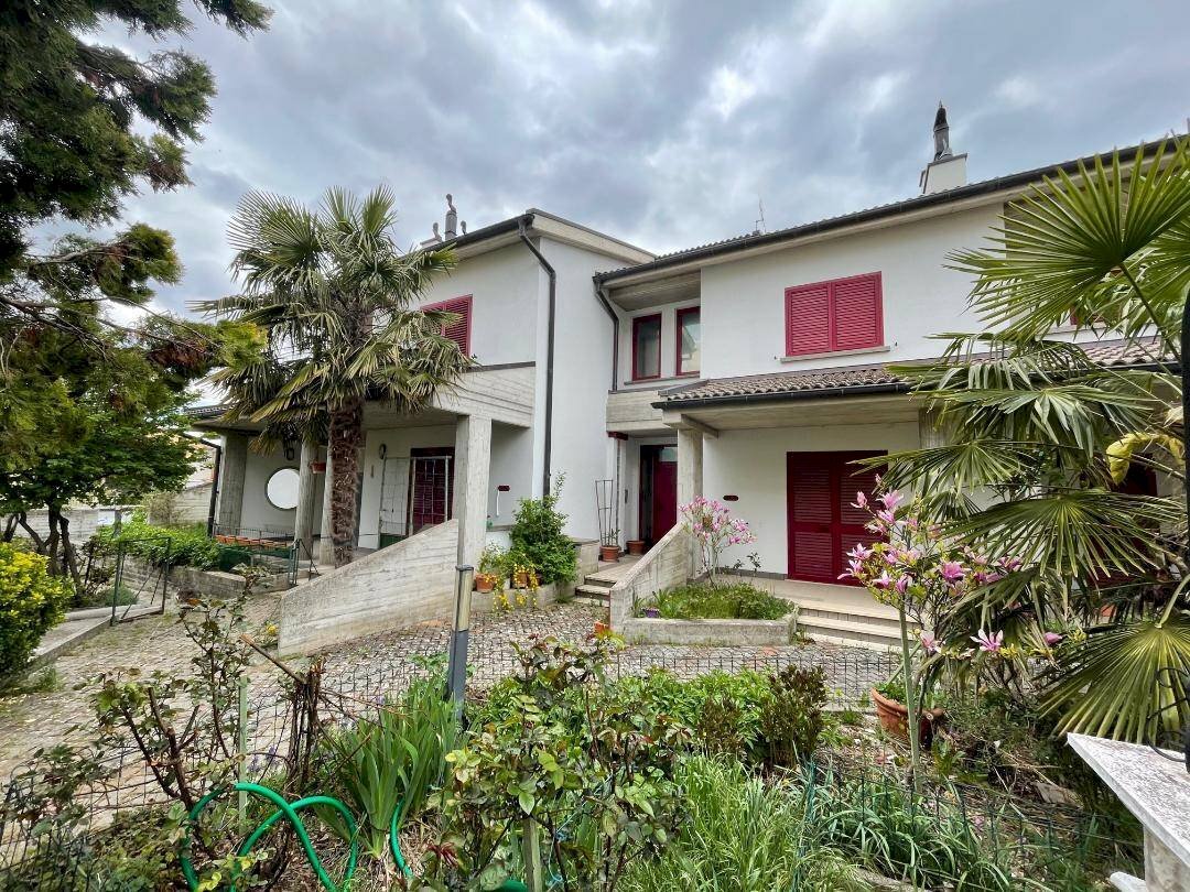 Foto 1 - Villa Via Paganica
 
1, L'Aquila - photo 1