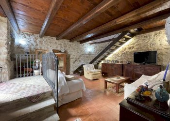 Foto 1 - Casa indipendente Via dei Cappuccini
 
11, Ofena - foto 1