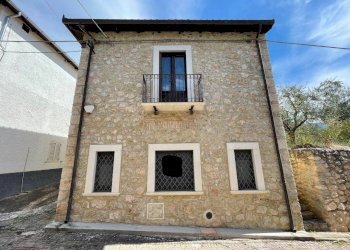 Foto 2 - Casa indipendente Via dei Cappuccini
 
11, Ofena - foto 2