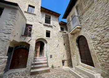 Foto 1 - Independent house Via Discesa del Colle
 
snc, Fontecchio - photo 1