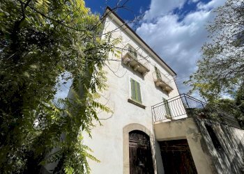 Foto 1 - Casa semi indipendente Via dei Cappuccini
 
4, Ofena - foto 1