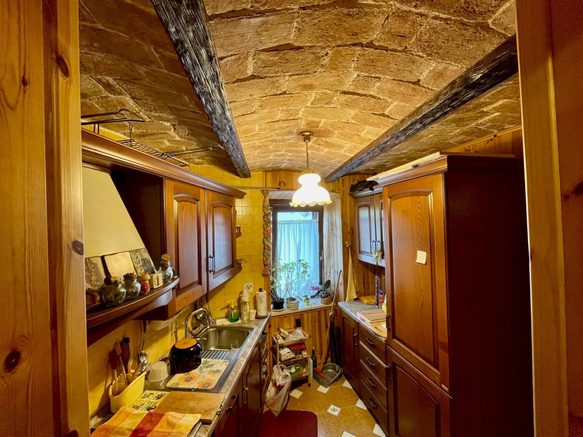 Foto 3 - Casa indipendente Via della Chiesa
 
33, Fagnano Alto - foto 3