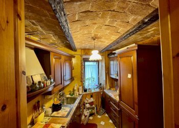 Foto 3 - Casa indipendente Via della Chiesa
 
33, Fagnano Alto - foto 3