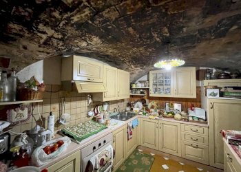 Foto 4 - Casa indipendente Via della Chiesa
 
33, Fagnano Alto - foto 4