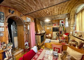 Foto 5 - Casa indipendente Via della Chiesa
 
33, Fagnano Alto - foto 5