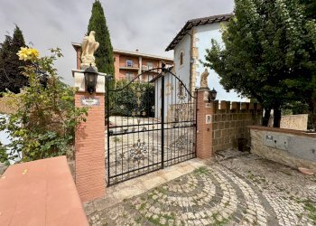 Foto 16 - Villa Via Valle d'Aosta
 
4, L'Aquila - foto 16