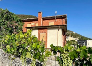 Foto 1 - Villa Via Grande
 
1, San Pio delle Camere - foto 1