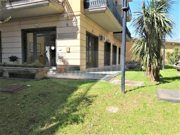 Foto 1 - Locale Commerciale via nazionale delle puglie, Sirignano - foto 1