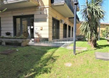 Foto 1 - Locale Commerciale via nazionale delle puglie, Sirignano - foto 1