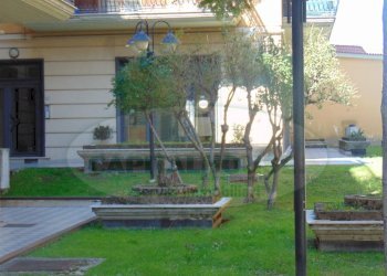 Foto 2 - Locale Commerciale via nazionale delle puglie, Sirignano - foto 2