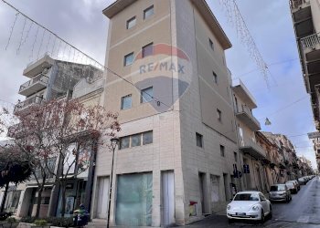Edificio all\'aperto - Locale Commerciale Via Roma
 
167, Ragusa - foto 1