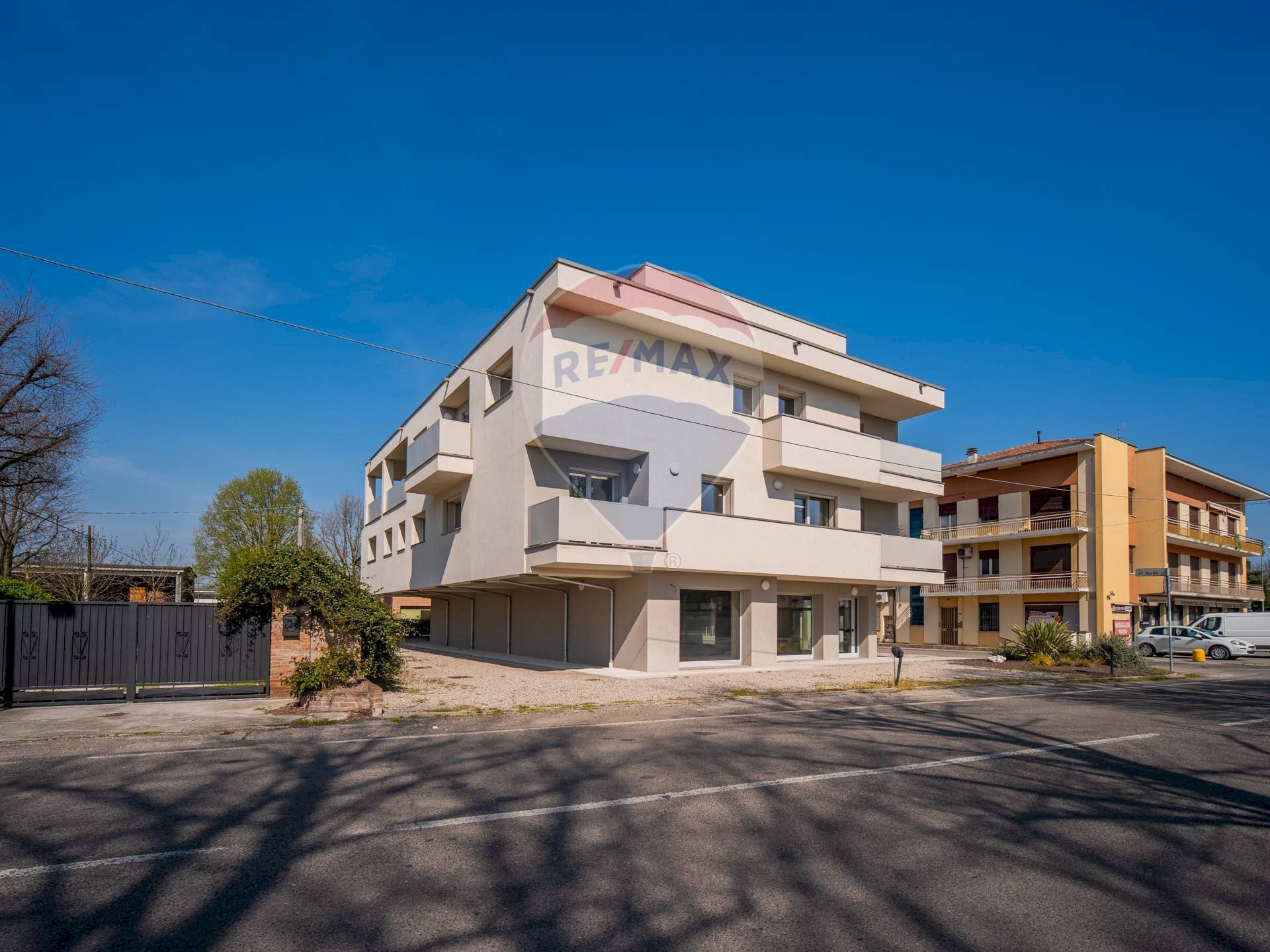 Edificio all\'aperto - Stable - Palace Via Cavour
 
80, Cavezzo - photo 3