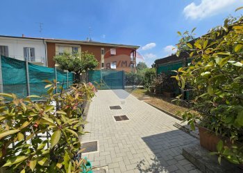 Terrazza - Two-room apartment Via Roma
 
3, Caronno Pertusella - photo 11