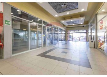 Ricezione / Lobby - Locale Commerciale Via Monte San Michele
 
71, Tradate - foto 3