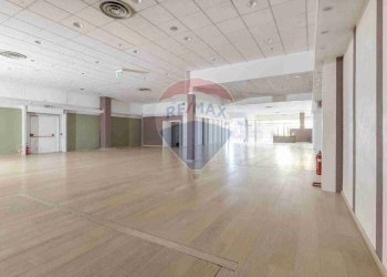 Non correlato - Commercial Premises Via Monte San Michele
 
71, Tradate - photo 7