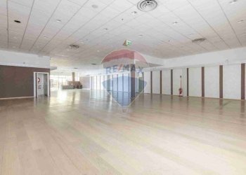 Stanza vuota - Commercial Premises Via Monte San Michele
 
71, Tradate - photo 8