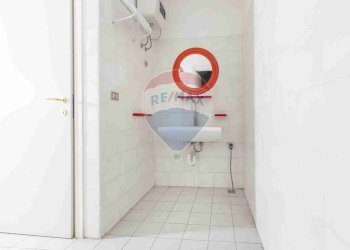 Bagno - Commercial Premises Via Monte San Michele
 
71, Tradate - photo 10