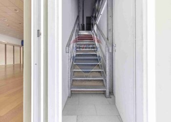 Scale - Commercial Premises Via Monte San Michele
 
71, Tradate - photo 13